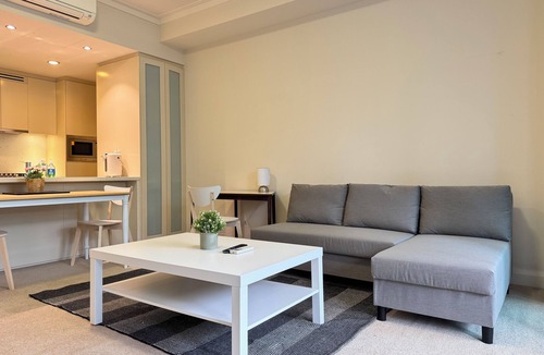 Rhodes Apartment | Cozy Entire Retreat home in Rhodes Free parking