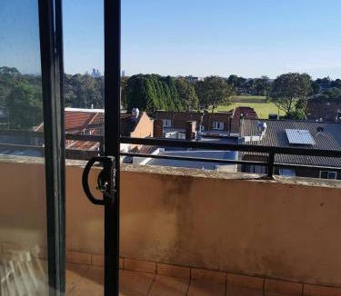 Regents Park House | Cozy Guest Room in Charming Regents Park, Australia