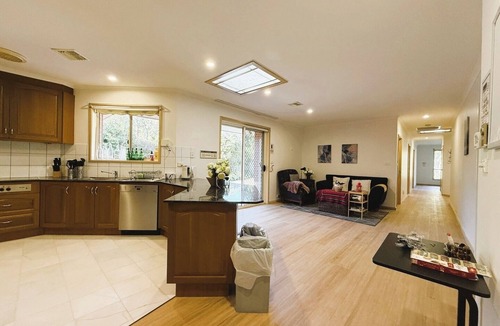 Turner House | Cozy King Room | 5-Min Walk to ANU | Close to City