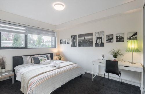 Homebush Apartment | Cozy Kingbed Apt Study Homebush Sleeps 5