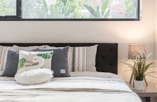 Homebush Apartment | Cozy Kingbed Apt Study Homebush Sleeps 5