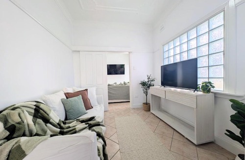 Wollongong House | Cozy Loft Beach House