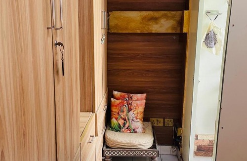 Chittaranjan House | Cozy private room in a designer apartment south delhi