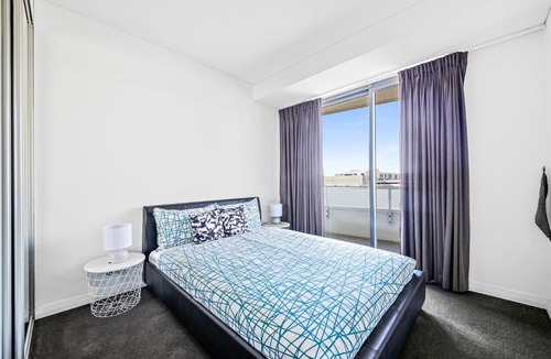 Wentworth Point Apartment | Cozy two bedrooms with stunning water view