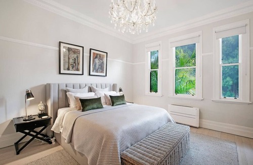 Stanmore Apartment | Cozy Victorian Garden Apartment with Fireplace