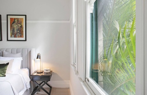 Stanmore Apartment | Cozy Victorian Garden Apartment with Fireplace