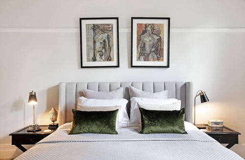 Stanmore Apartment | Cozy Victorian Garden Apartment with Fireplace