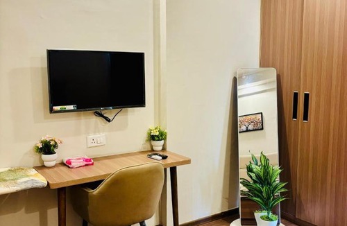 Greater Noida Apartment | CrownLeaf Stays