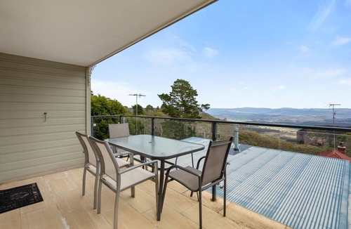 Blackheath House | Currawong Cottage with views