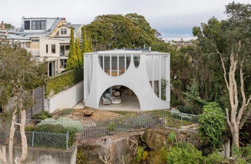 Glebe House | Curva, Glebe