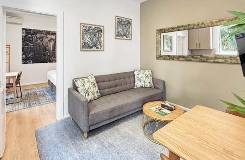 North Sydney Apartment | Cute 1 bedroom with sunny courtyard garden
