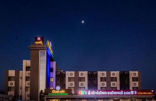 Dwarka Hotel | Daksh The Grand Goverdhan