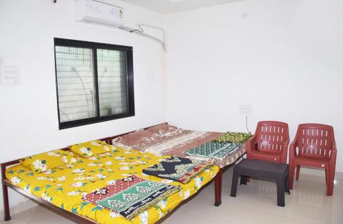 Akalkot House | Daneshwari Bhakt Niwas