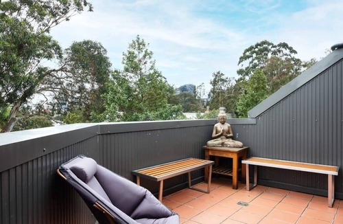 Darlington Apartment | Darlington Hideaway - Convenient location