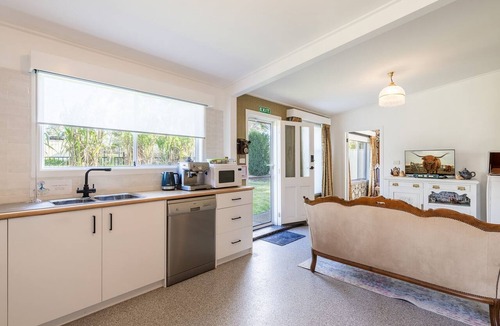 Woodville House | Dei Gratia High Tea House, 11A Loch Goyle Dr, Woodville - a quirky retreat with linen, aircon and Wi-Fi