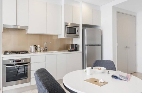 Zetland Apartment | Deluxe 1BR Defries Avenue, Zetland, New South Wales