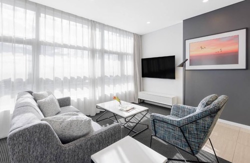 Zetland Apartment | Deluxe 1BR Defries Avenue, Zetland, New South Wales