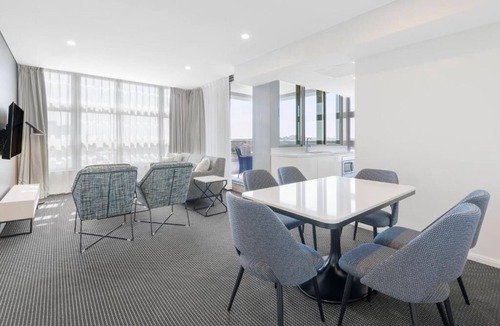 Zetland Apartment | Deluxe 2BR Defries Avenue, Zetland, New South Wales