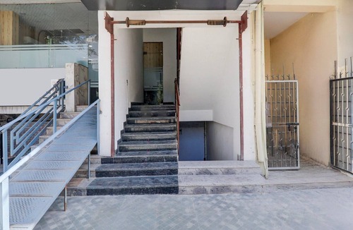 Kanpur House | Deluxe Hotel Avon