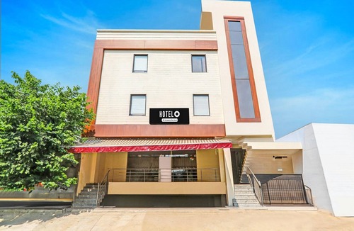 Hazratganj House | Deluxe Hotel Shyam International