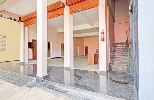 Vijayawada House | Deluxe Hotel Sri Vihaan Premium Rooms