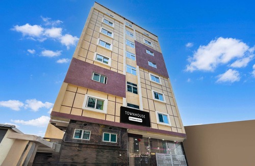 Hyderabad House | Deluxe Kokapet Near GAR