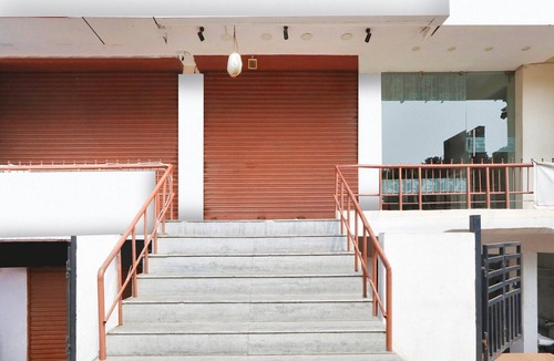 MVP Colony House | Deluxe Lotus Park Hotel
