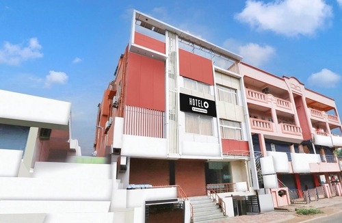 MVP Colony House | Deluxe Lotus Park Hotel