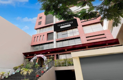 Dwaraka Nagar House | Deluxe Madhura Inn