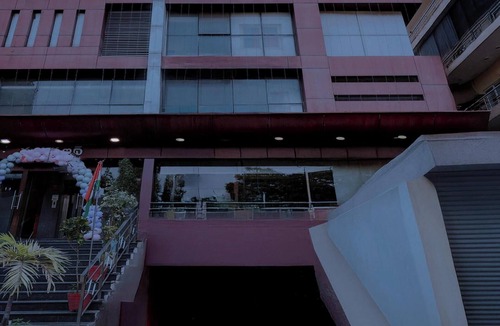 Dwaraka Nagar House | Deluxe Madhura Inn
