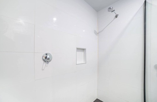 Greenacre House | Deluxe Queen Room - Sleeps 2
