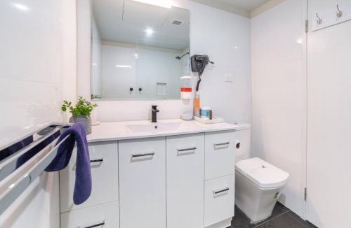 Greenacre House | Deluxe Queen Room - Sleeps 2