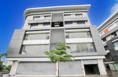 Surat House | Deluxe Room Adajan Sky Palace