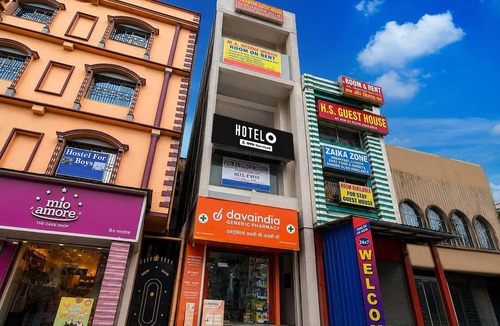 Kolkata House | Deluxe Room Chowdhury Guest House