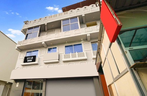Malviya Nagar House | Deluxe With Twin Bed Hotel Braj Haveli