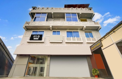Malviya Nagar House | Deluxe With Twin Bed Hotel Braj Haveli
