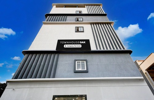 Hyderabad House | Deluxe with Twin BedTownhouse Saroornagar
