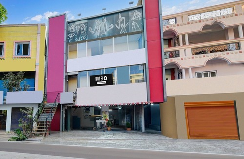 Hyderabad House | Deluxe With Twin Bed Neredmet Road