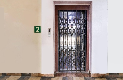 Bowenpally House | Deluxealpine Glow Pinnacle