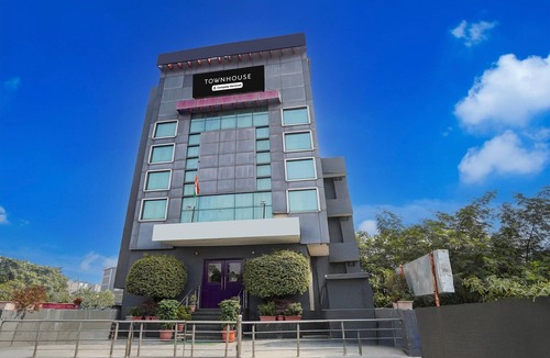 Gomti Nagar House | DeluxeHotel Sunshine