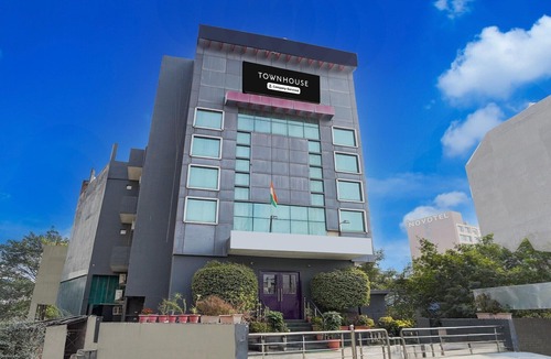 Gomti Nagar House | DeluxeHotel Sunshine