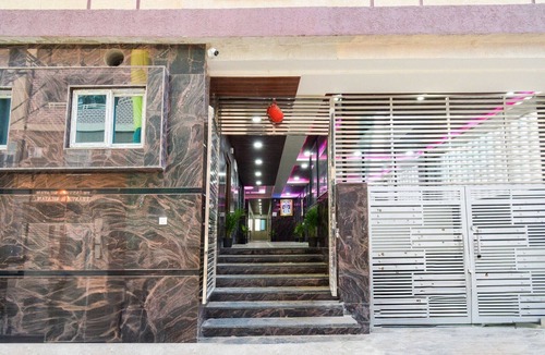 Hyderabad House | DeluxeKokapet Near GAR
