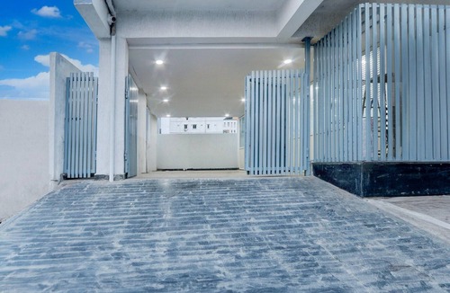 Hyderabad House | DeluxeNest Guest House