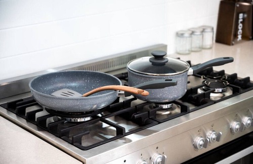 Denham Court House | Denham Court 4Br with Central AC & WiFi near Coles