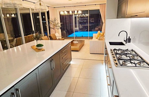 Gledswood Hills House | Designer Hampton style house with + Pool 8 guests