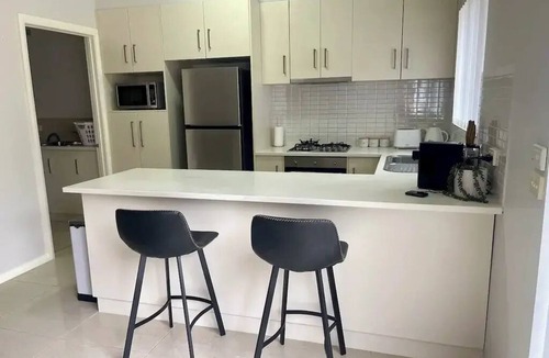 Wagga Wagga Apartment | Discover urban living in our contemporary townhouse!