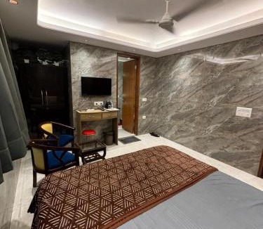 Lajpat Nagar Bed & Breakfast | Divine Residency