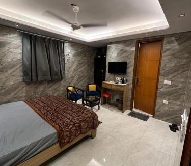 Lajpat Nagar Bed & Breakfast | Divine Residency
