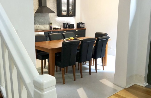 Dawes Point Apartment | Divine Workers Cottage - a perfect retreat in the heart of The Rocks.