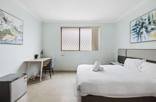 Greystanes House | Double Bed - Quiet Greystanes Stay Near M4 with Shared Bathrooms and Amenities
